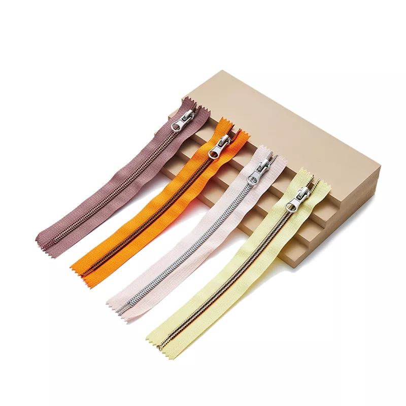 Cremallera recubierta de nailon.